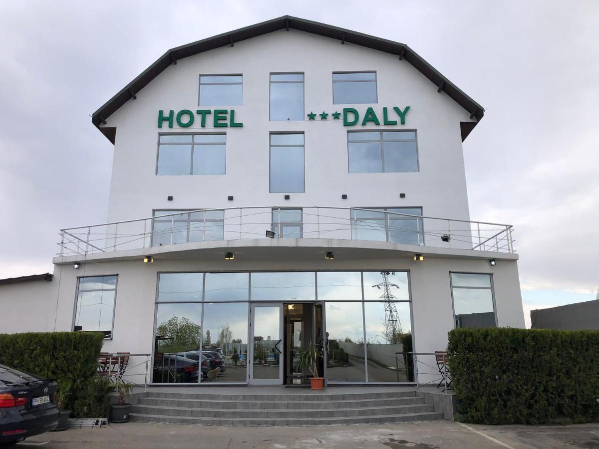 Hotel Daly Ploiesti Bagian luar foto